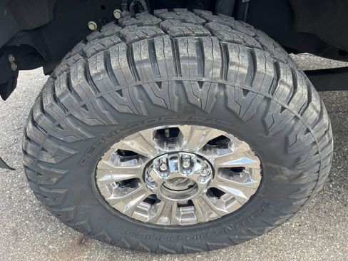 Used 2018 Ford F250 XLT w/ XLT Premium Package AWD/4WD image 16