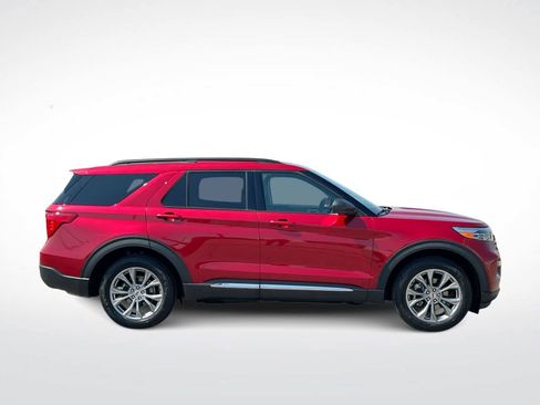 Used 2023 Ford Explorer XLT w/ Equipment Group 202A AWD/4WD image 9