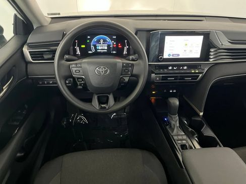 Used 2025 Toyota Camry LE FWD image 32