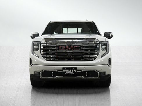 Used 2024 GMC Sierra 1500 Denali w/ Technology Package AWD/4WD image 9