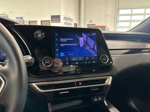 Used 2025 Lexus RX 350 FWD w/ Technology Package image 25