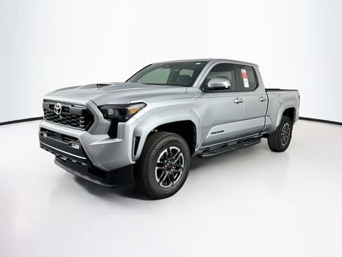 Used 2025 Toyota Tacoma TRD Sport RWD image 3