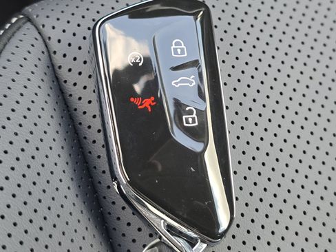 New 2025 Volkswagen Tiguan SE image 27