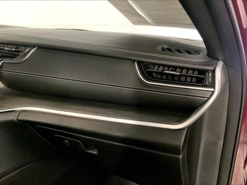 Used 2025 Jeep Grand Cherokee Limited AWD/4WD image 16