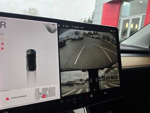 Used 2020 Tesla Model Y Long Range image 23