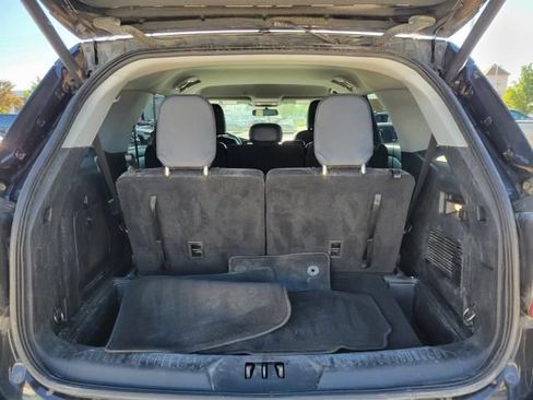 Used 2022 Ford Explorer XLT AWD/4WD image 8