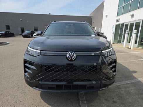 Certified 2026 Volkswagen Tiguan SE R-Line AWD/4WD image 4