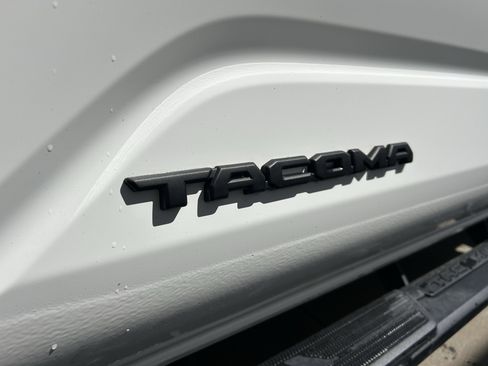 Certified 2025 Toyota Tacoma SR5 w/ SR5 Upgrade Package AWD/4WD image 11
