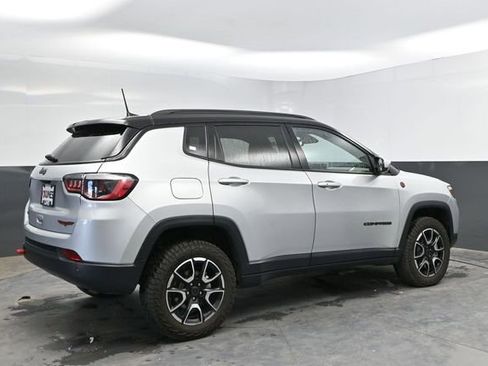 Used 2025 Jeep Compass Trailhawk AWD/4WD image 8