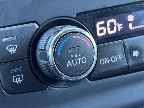 Used 2018 Nissan Titan SL w/ Chrome Package AWD/4WD image 29