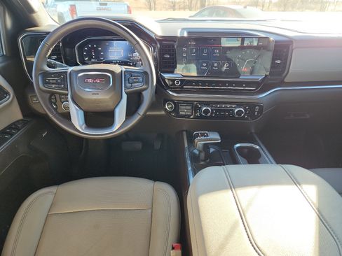 Used 2024 GMC Sierra 1500 SLT image 10