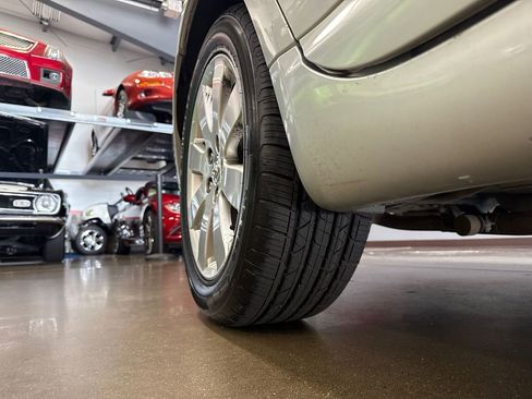 Used 2006 Toyota Avalon XLS image 55