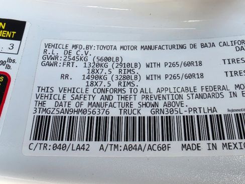 Used 2017 Toyota Tacoma Limited image 35