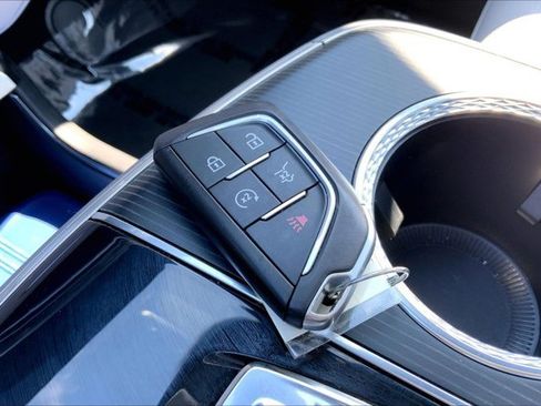 Used 2024 Cadillac Lyriq Luxury AWD/4WD image 11