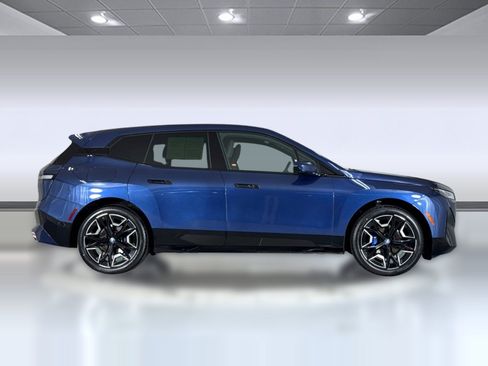 Used 2024 BMW iX xDrive50 w/ Premium Package AWD/4WD image 8