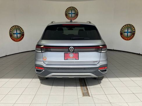 Used 2025 Volkswagen Taos SE AWD/4WD image 21
