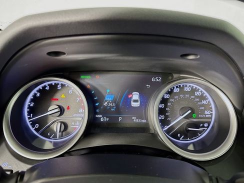 Used 2021 Toyota Camry LE image 18