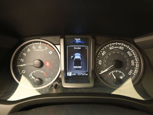 Used 2019 Toyota Tacoma TRD Sport w/ Technology Package image 14