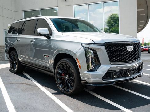 Used 2025 Cadillac Escalade V w/ LPO, ONYX Package AWD/4WD image 7
