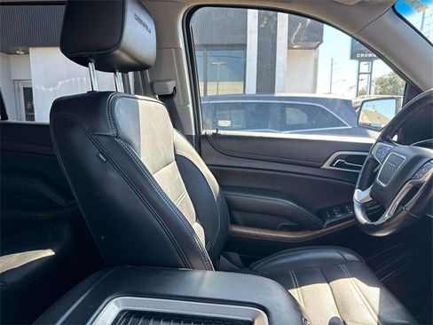Used 2020 GMC Yukon XL Denali w/ Denali Premium Package image 16