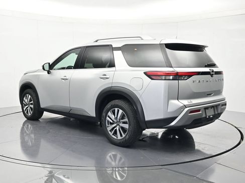 Certified 2025 Nissan Pathfinder SL FWD image 7