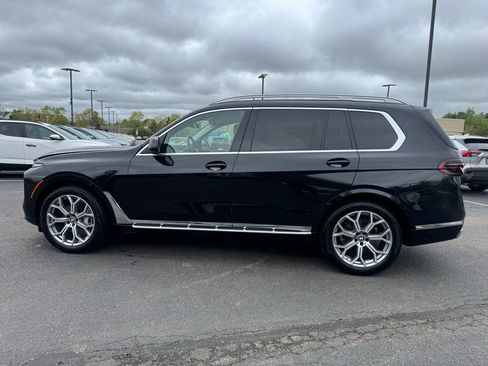 Used 2025 BMW X7 xDrive40i w/ Premium Package AWD/4WD image 4