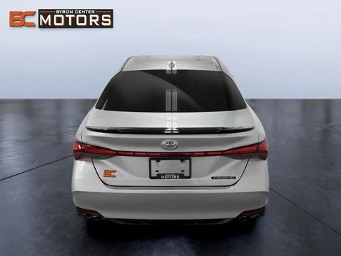 Used 2019 Toyota Avalon Touring image 5