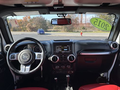 Used 2015 Jeep Wrangler Unlimited Rubicon image 13