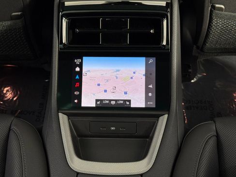 Used 2025 Porsche Panamera w/ Premium Package image 34