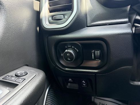 Used 2022 RAM 1500 Big Horn AWD/4WD image 18