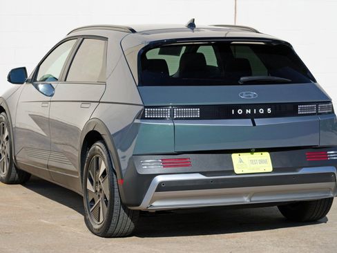 Used 2025 Hyundai Ioniq 5 SEL image 48