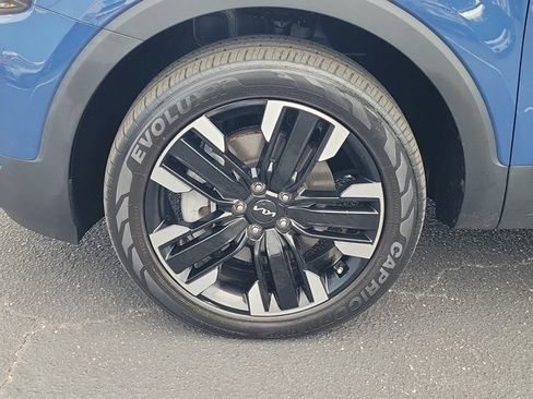 Used 2024 Kia Telluride SX w/ Towing Package FWD image 29