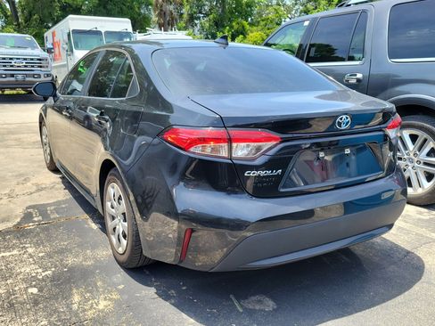 Used 2021 Toyota Corolla LE FWD image 5