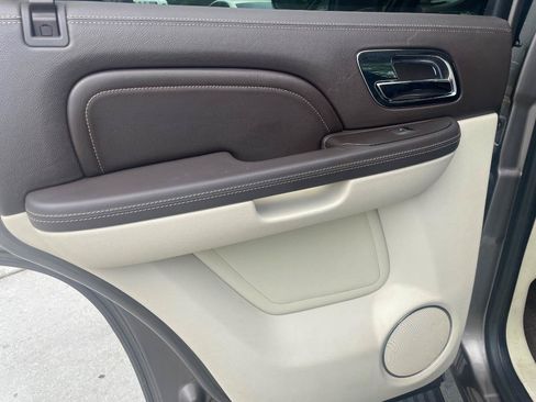 Used 2013 Cadillac Escalade Platinum AWD/4WD image 19
