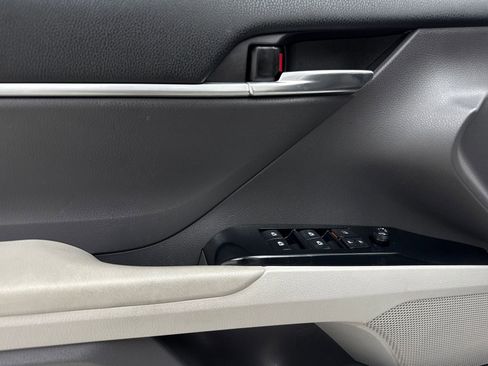 Used 2019 Toyota Camry LE FWD image 33