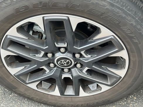 Used 2023 Toyota Tundra Limited AWD/4WD image 17