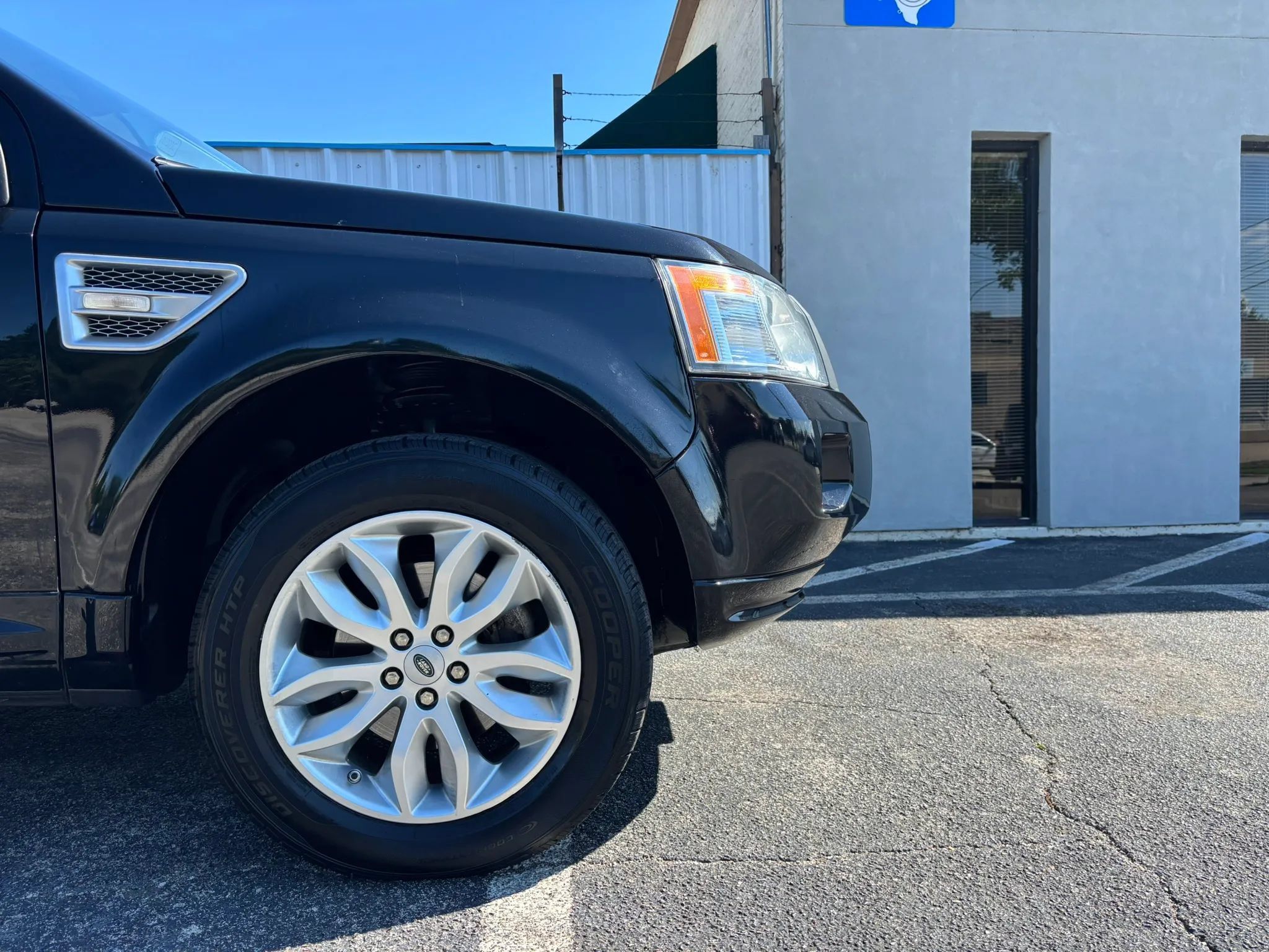 Used 2011 Land Rover LR2 HSE AWD/4WD image 10