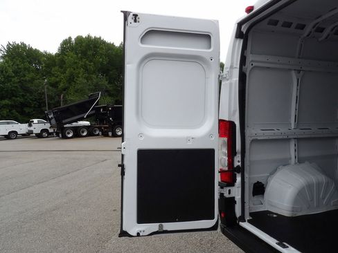 Used 2024 RAM ProMaster 2500 w/ Convenience Group FWD image 40
