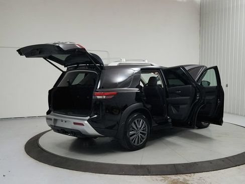 Used 2025 Nissan Pathfinder SL w/ SL Premium Package FWD image 15
