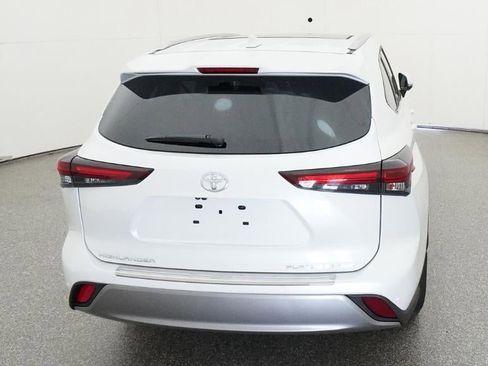 New 2026 Toyota Highlander Platinum AWD/4WD image 7