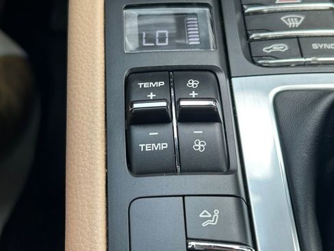 Used 2021 Porsche Macan AWD/4WD image 29