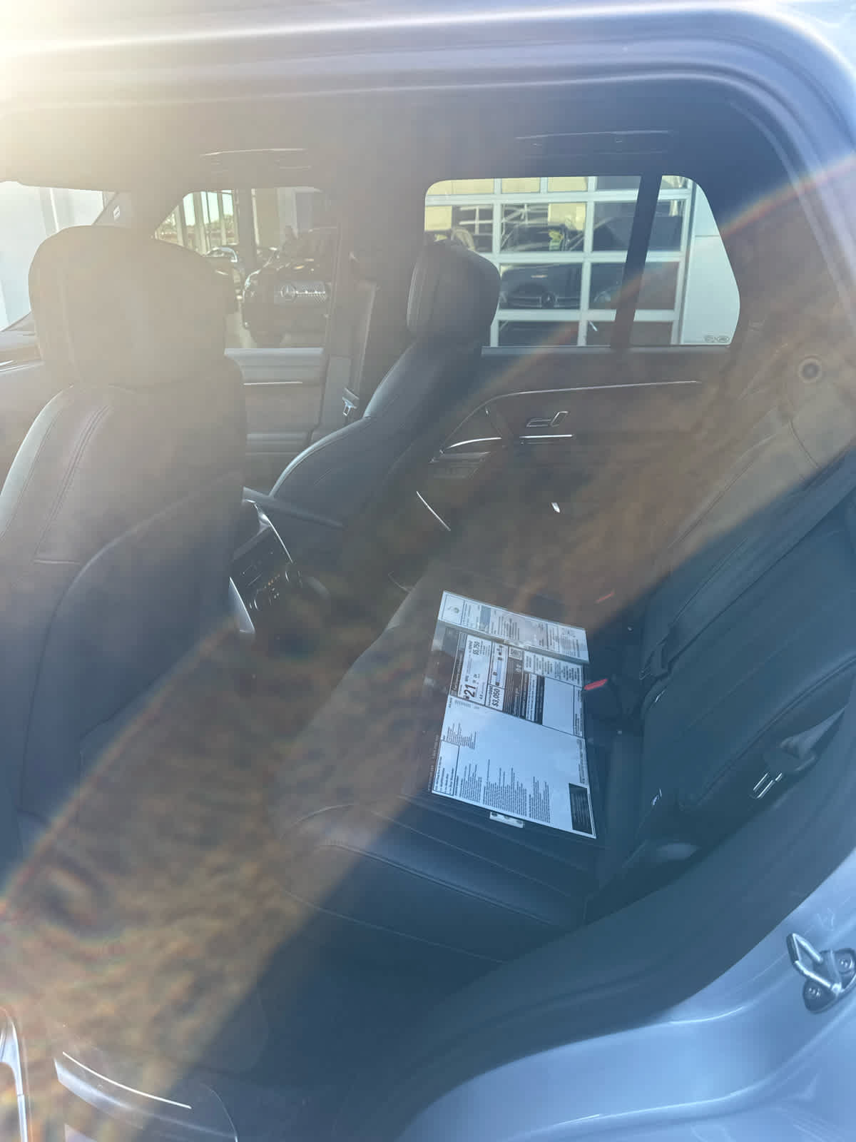 Used 2025 Land Rover Range Rover SE AWD/4WD image 3