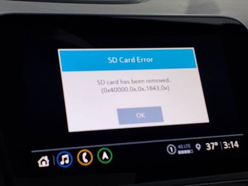 Used 2022 Chevrolet Equinox RS w/ RS Leather Package image 11