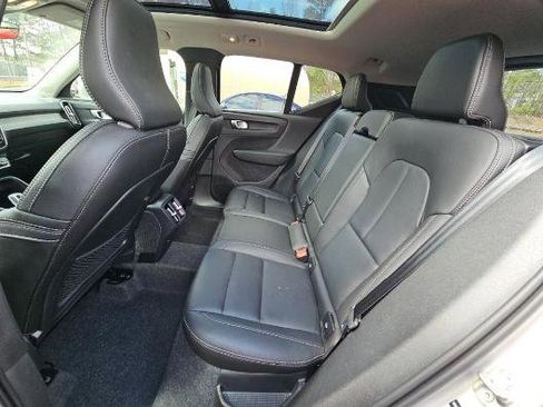 Used 2025 Volvo XC40 B5 Plus AWD/4WD image 7