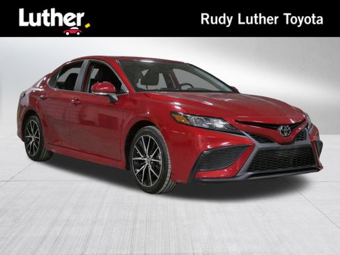 Certified 2024 Toyota Camry SE image 1