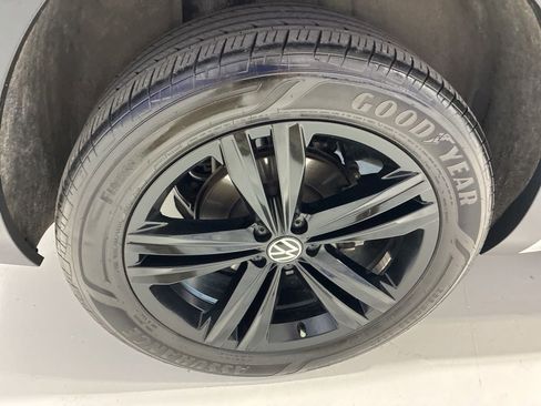 Used 2023 Volkswagen Atlas Cross Sport SEL R-Line AWD/4WD image 10