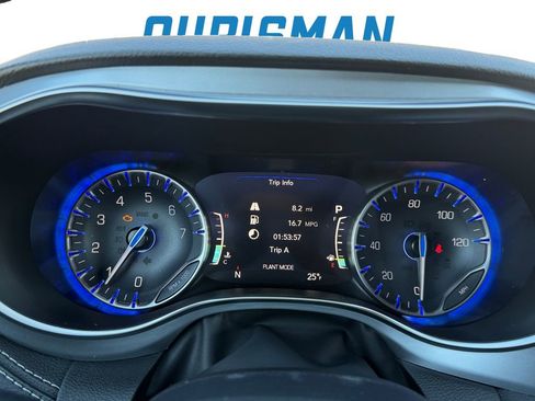 New 2026 Chrysler Pacifica Limited w/ Uconnect Theater Family Group image 19