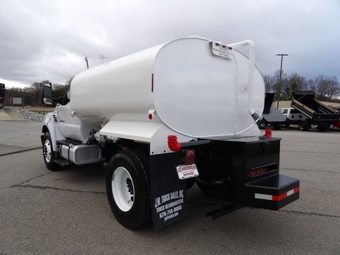 Used 2023 Ford F750 2WD Regular Cab Super Duty image 5