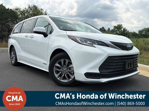 Used 2021 Toyota Sienna LE FWD image 1