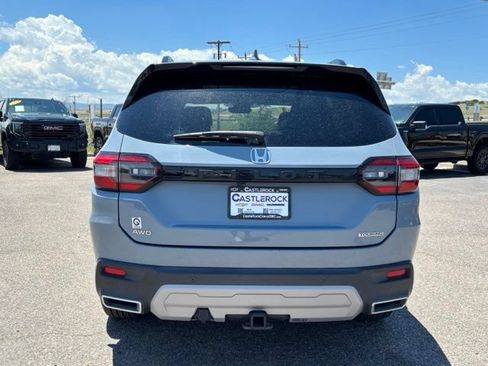 Used 2023 Honda Pilot Touring image 4